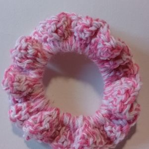 Crochet scrunchie